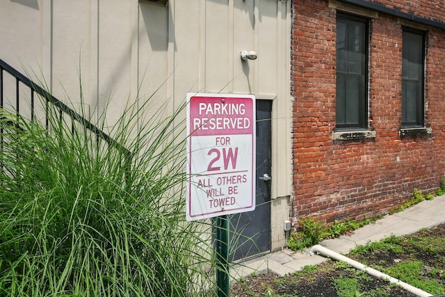 956 N High St Unit 2W, Columbus, OH 43201 - exterior view of brick siding