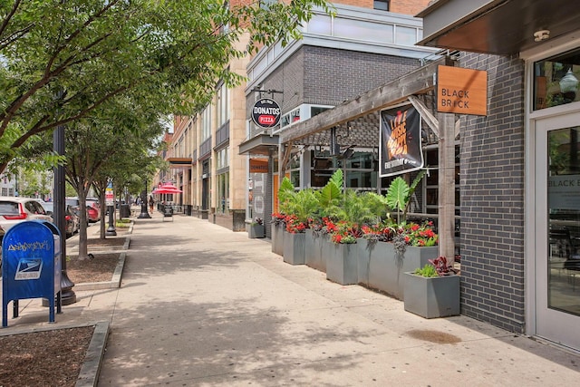 956 N High St Unit 2W, Columbus, OH 43201 - property entrance featuring brick siding