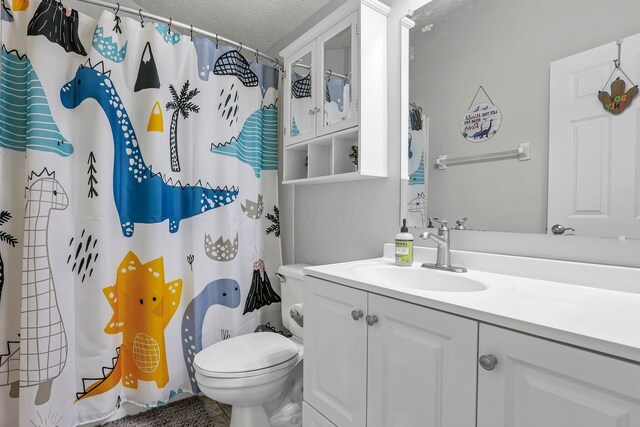 9556 Ireland Ct, Powell, OH 43065 - bathroom with toilet, vanity, a textured ceiling, and curtained shower