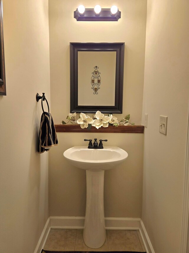 8701 Creekwood Pl, Canal Winchester, OH 43110 - bathroom featuring tile patterned floors and baseboards