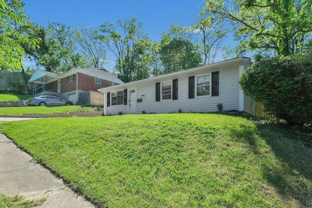 2751 Baker Ave, Cincinnati, OH 45211 - ranch-style home with a front lawn