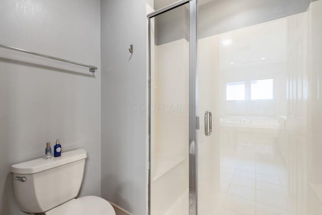 4367 Tavistock Cir, Powell, OH 43065 - full bathroom featuring toilet and a shower stall