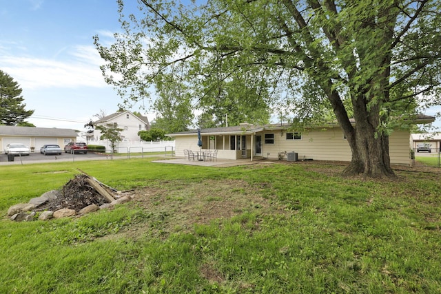 269 N 30th St, Newark, OH 43055 - view of yard featuring a patio