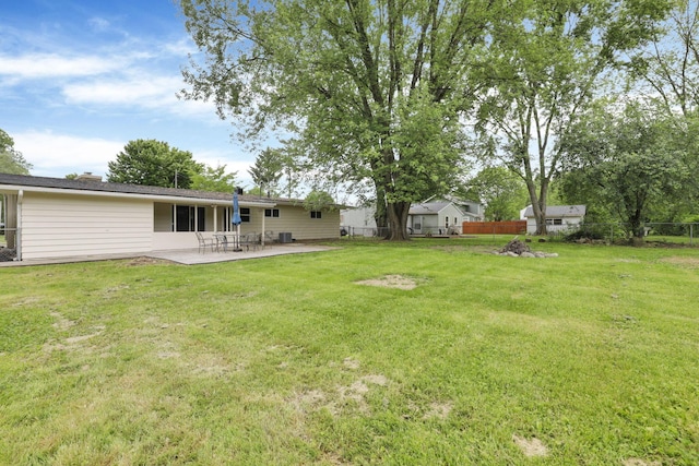 269 N 30th St, Newark, OH 43055 - view of yard with a patio area