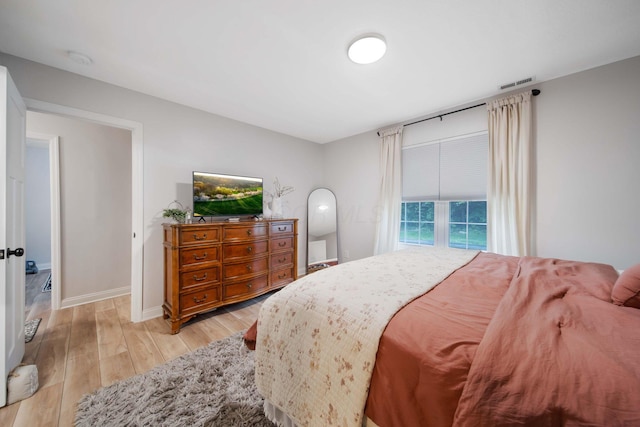 2348 Willowside Ln, Grove City, OH 43123 - bedroom with light wood finished floors and baseboards