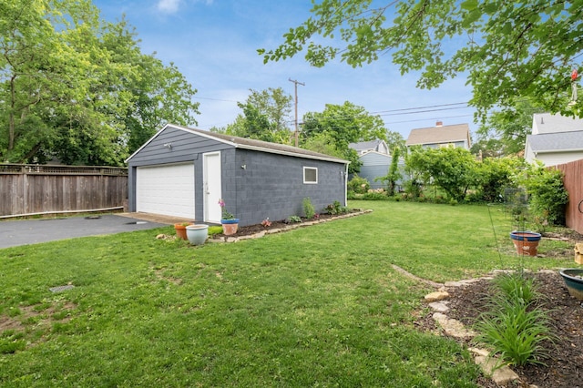 214 Arden Rd, Columbus, OH 43214 - view of yard featuring a garage and an outdoor structure