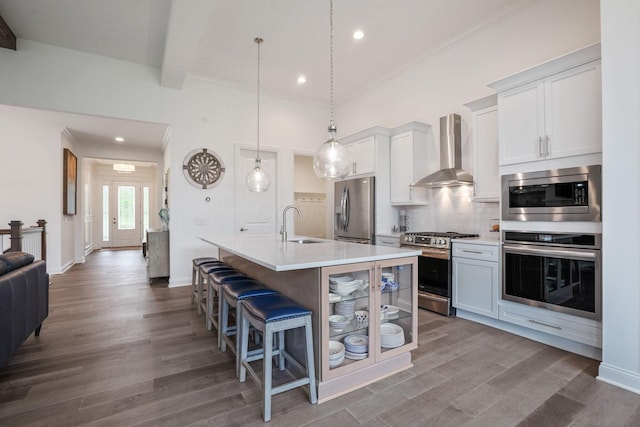 1526 Villa Way, Powell, OH 43065 - kitchen featuring stainless steel appliances, wall chimney exhaust hood, decorative backsplash, light countertops, and a breakfast bar