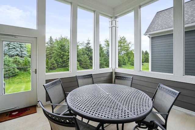 1526 Villa Way, Powell, OH 43065 - sunroom featuring outdoor dining space