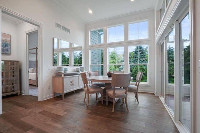1526 Villa Way, Powell, OH 43065 - dining room with crown molding, dark wood finished floors, baseboards, recessed lighting, and a high ceiling