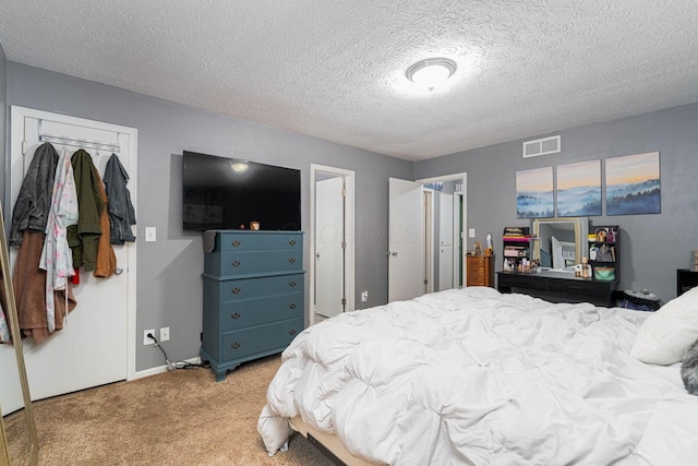 1392 Brenthaven Pl, Columbus, OH 43228 - bedroom with light colored carpet, a closet, a textured ceiling, baseboards, and a walk in closet