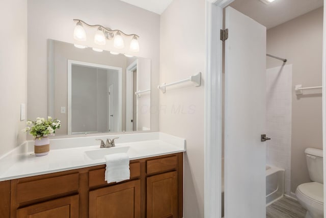 2353 Mccauley Ct Unit 6, Columbus, OH 43220 - bathroom with toilet, vanity, and bathing tub / shower combination