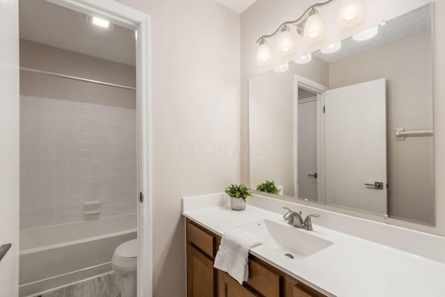 2353 Mccauley Ct Unit 6, Columbus, OH 43220 - bathroom featuring vanity, toilet, and bathing tub / shower combination