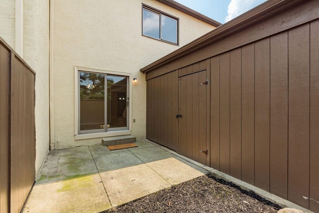 2353 Mccauley Ct Unit 6, Columbus, OH 43220 - property entrance with stucco siding and a patio area