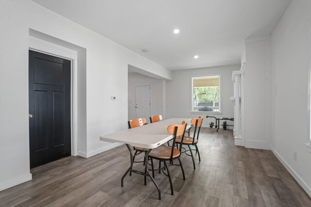 2278 Ridgeway Ave, Columbus, OH 43219 - dining room featuring dark wood-style floors, recessed lighting, and baseboards