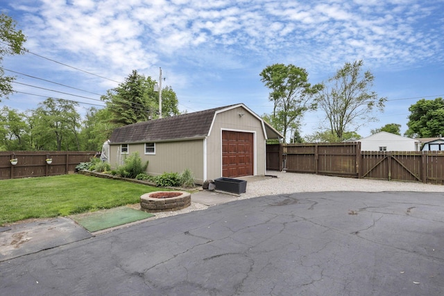 942 Mount Vernon Rd, Newark, OH 43055 - detached garage with a gate