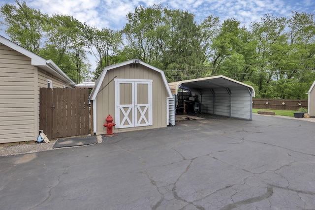 942 Mount Vernon Rd, Newark, OH 43055 - view of shed featuring a carport and asphalt driveway