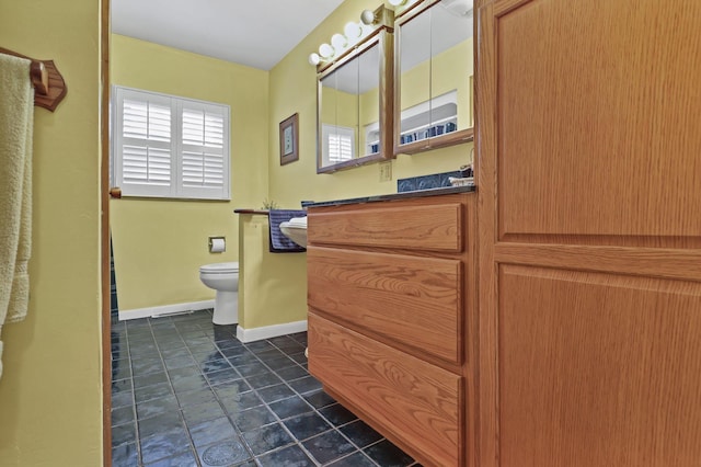 942 Mount Vernon Rd, Newark, OH 43055 - bathroom featuring toilet, baseboards, and vanity