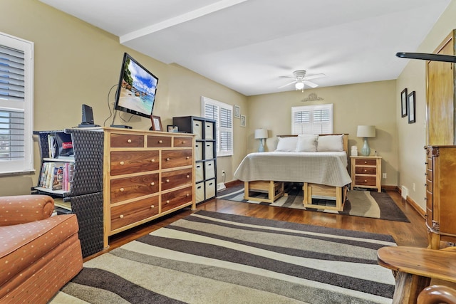 942 Mount Vernon Rd, Newark, OH 43055 - bedroom featuring wood finished floors, baseboards, and a ceiling fan