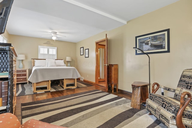 942 Mount Vernon Rd, Newark, OH 43055 - bedroom featuring wood finished floors, ceiling fan, and baseboards