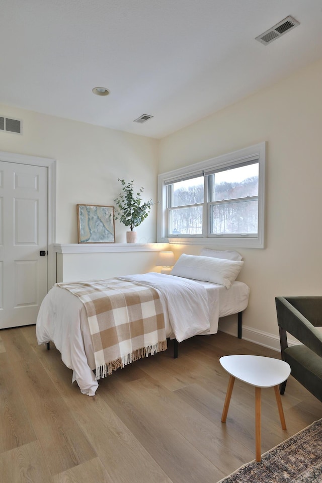 2300 Stonewall Cemetery Rd SW, Lancaster, OH 43130 - bedroom featuring wood finished floors