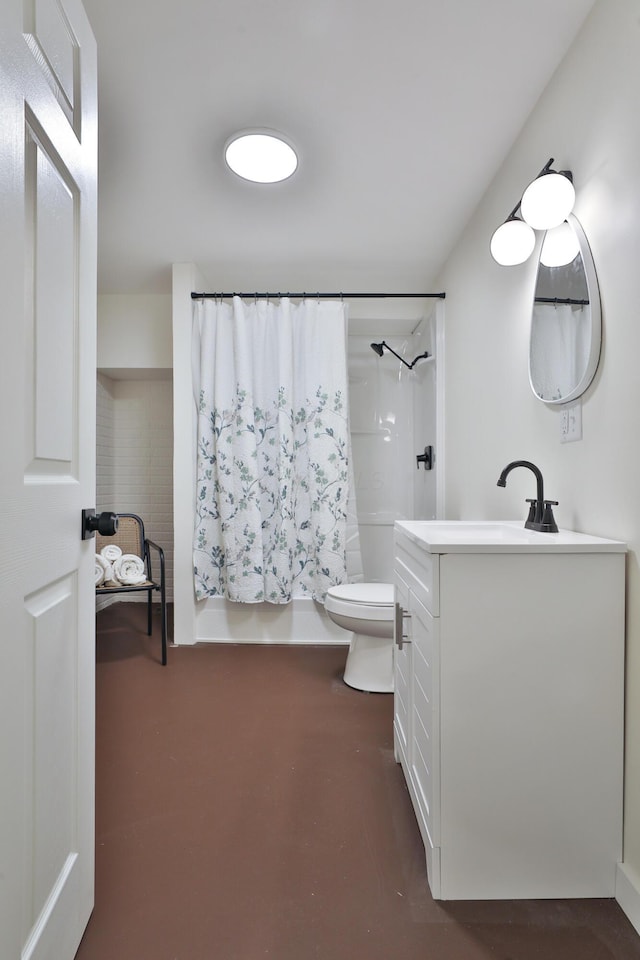 2300 Stonewall Cemetery Rd SW, Lancaster, OH 43130 - bathroom with vanity, toilet, and shower / bath combination with curtain