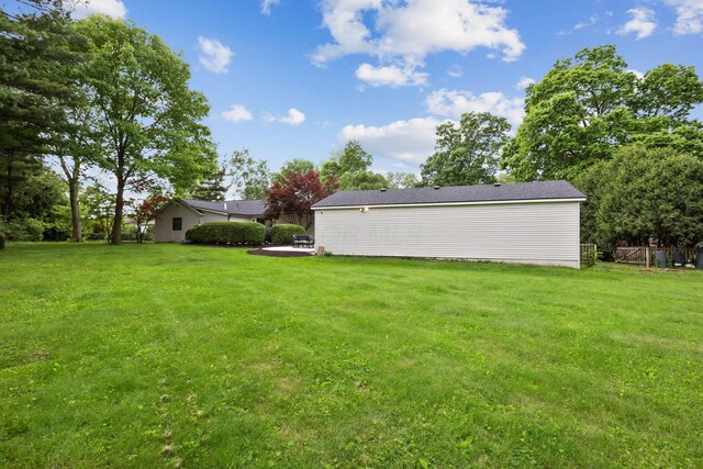 5210 Chevy Chase Ct, Columbus, OH 43220 - view of green lawn