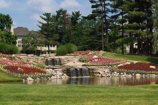 5552 Quail Hollow Way, Westerville, OH 43082 - view of home's community with a water view and a yard