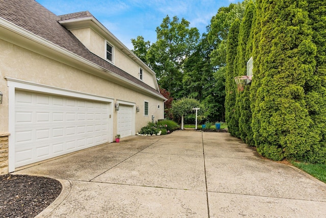 5552 Quail Hollow Way, Westerville, OH 43082 - garage featuring concrete driveway