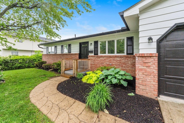 5148 Riverbirch Dr N, Columbus, OH 43229 - entrance to property with brick siding and a yard