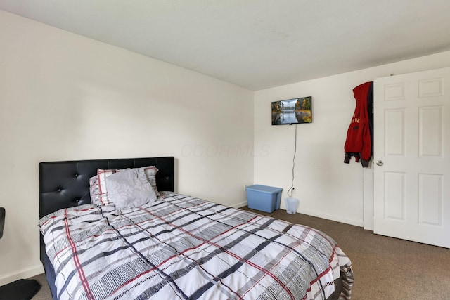 5042 Lindora Dr, Columbus, OH 43232 - bedroom featuring carpet flooring and baseboards