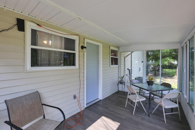 5042 Lindora Dr, Columbus, OH 43232 - sunroom with outdoor dining space
