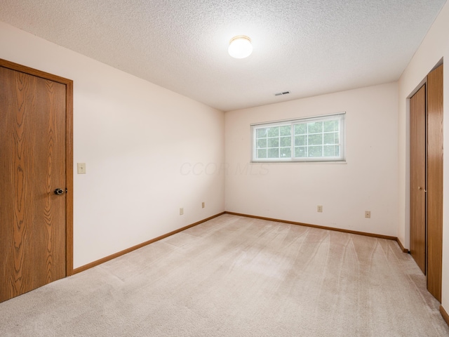 2594 Roberts Ct, Hilliard, OH 43026 - unfurnished bedroom featuring light carpet, a textured ceiling, and baseboards