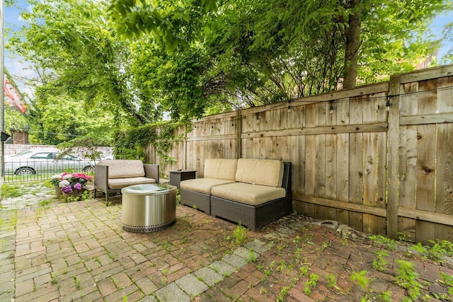 688 S 5th St, Columbus, OH 43206 - fenced backyard with a patio area and outdoor lounge area