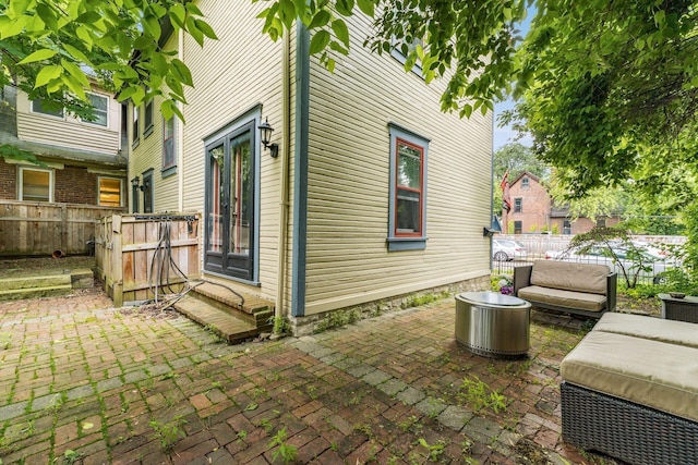 688 S 5th St, Columbus, OH 43206 - view of side of property with a patio area