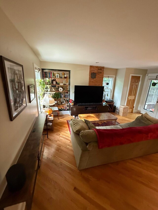 688 S 5th St, Columbus, OH 43206 - living room featuring light wood-style flooring