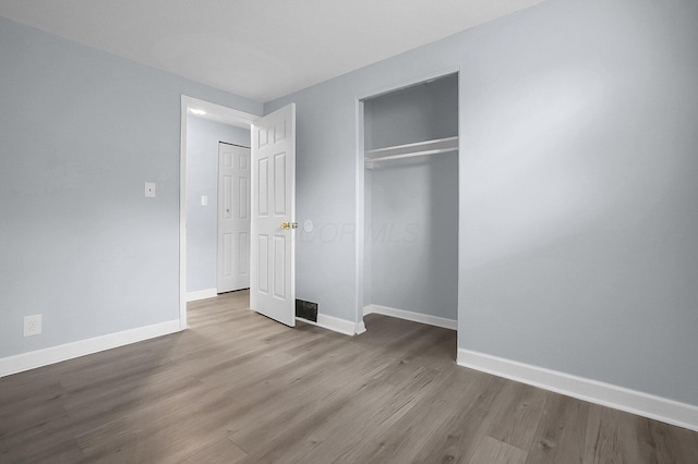 4980 Comstock Dr, Columbus, OH 43232 - unfurnished bedroom with wood finished floors, baseboards, and a closet