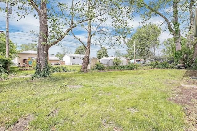 4980 Comstock Dr, Columbus, OH 43232 - view of yard