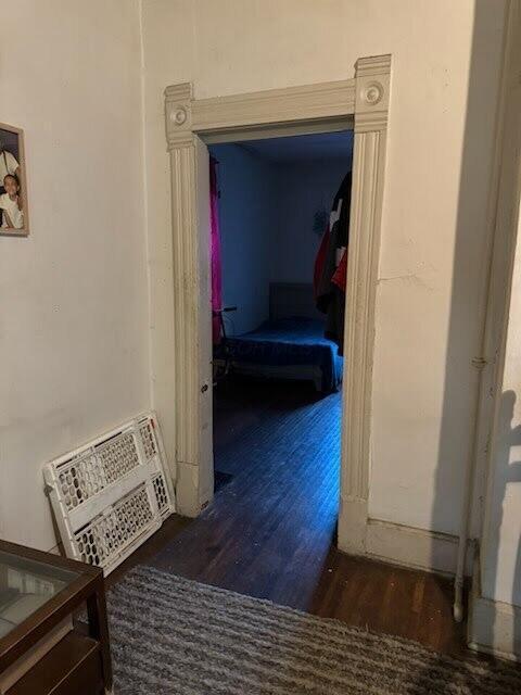 40 Wisconsin Ave, Columbus, OH 43222 - hallway featuring wood finished floors