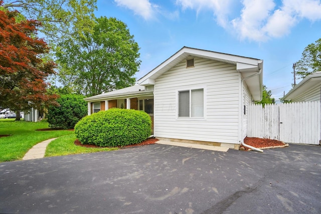 1096 Lancaster Ave, Reynoldsburg, OH 43068 - view of front facade with a patio area