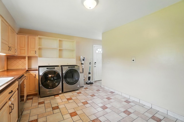 1096 Lancaster Ave, Reynoldsburg, OH 43068 - laundry area with washer and dryer