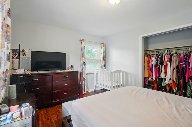 1096 Lancaster Ave, Reynoldsburg, OH 43068 - bedroom with dark wood-style flooring and a closet