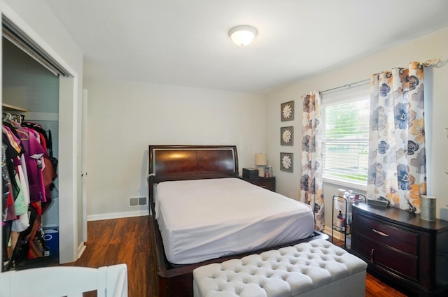 1096 Lancaster Ave, Reynoldsburg, OH 43068 - bedroom with dark wood-style floors, a closet, and baseboards