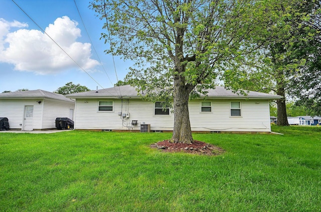 1096 Lancaster Ave, Reynoldsburg, OH 43068 - back of property with a lawn and central AC unit
