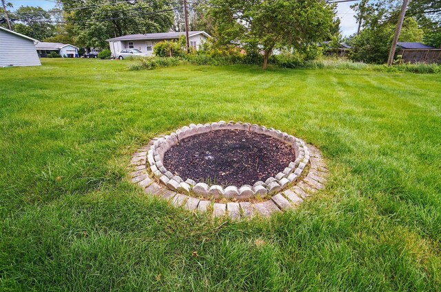 1096 Lancaster Ave, Reynoldsburg, OH 43068 - view of grassy yard