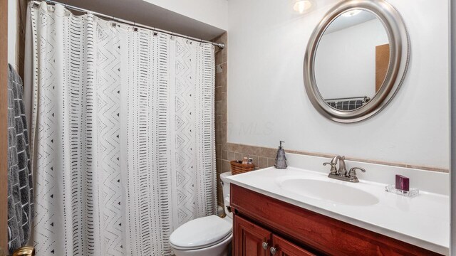 4171 Clotts Rd, Columbus, OH 43230 - full bathroom featuring vanity, toilet, a shower with shower curtain, and tile walls