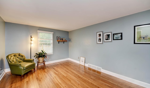 114 Highland Ave, Worthington, OH 43085 - living area featuring light wood-style floors and baseboards