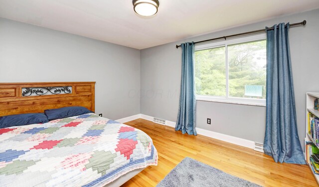 114 Highland Ave, Worthington, OH 43085 - bedroom with wood finished floors and baseboards