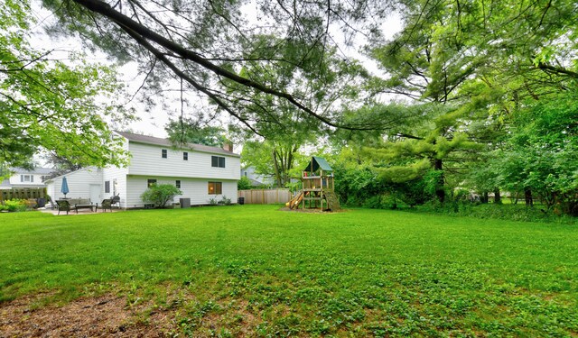 114 Highland Ave, Worthington, OH 43085 - view of yard with a playground