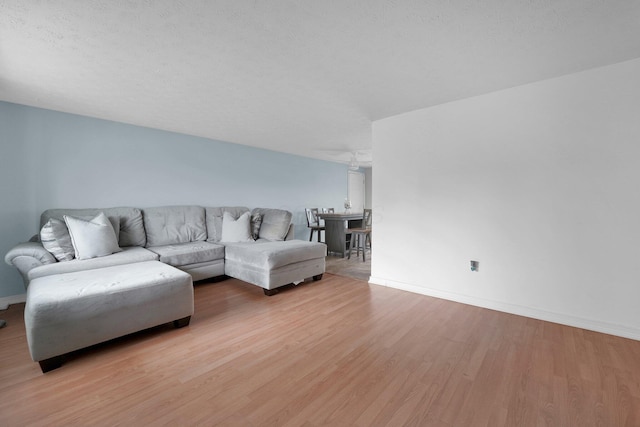 1508 Ives Ave, Reynoldsburg, OH 43068 - living area featuring light wood-style flooring and baseboards