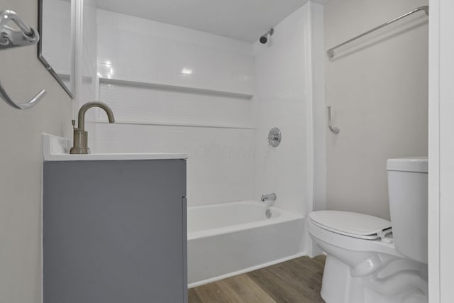 901 E Vine St, Mount Vernon, OH 43050 - bathroom featuring wood finished floors, toilet, shower / bath combination, and vanity